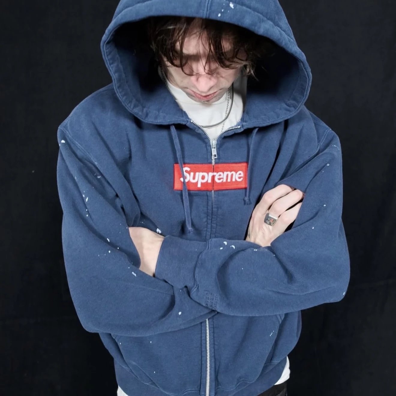 (In stock) Sup x MM6 co branded black and blue two tone hooded sweatshirt with stone washing and fermentation washing/random ink splashing/letter embroidery alignment/exclusive fabric