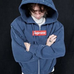 (In stock) Sup x MM6 co branded black and blue two tone hooded sweatshirt with stone washing and fermentation washing/random ink splashing/letter embroidery alignment/exclusive fabric