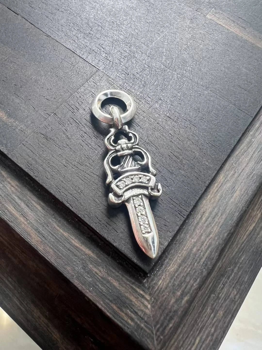 Auk Silver Jewelry Heart of Croissant Moissan Diamonds Small Sword Pendant [In Stock Seconds]