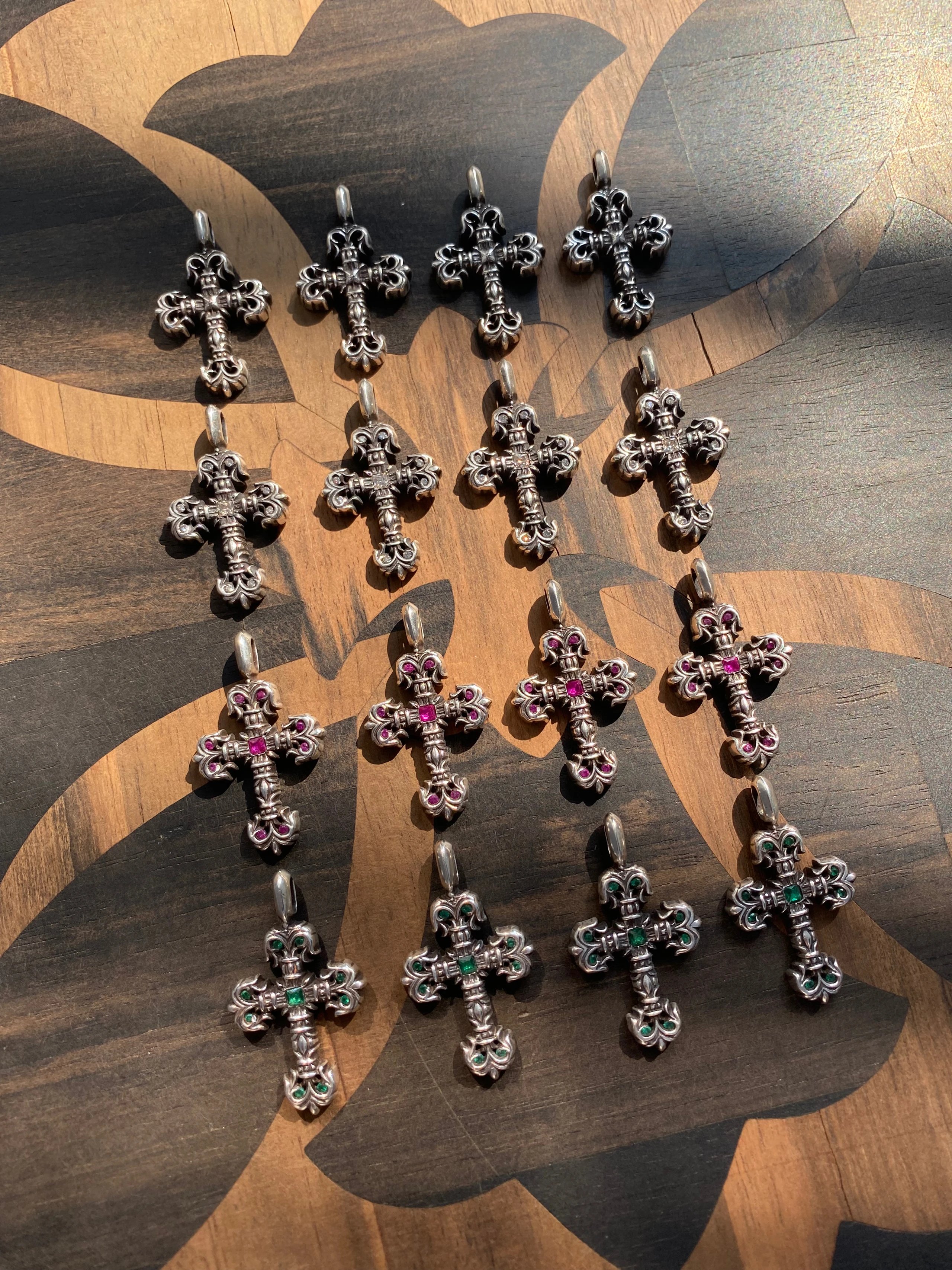 Auk Silver Clough Heart Small Flame Cross Pendant 【 In Stock 】