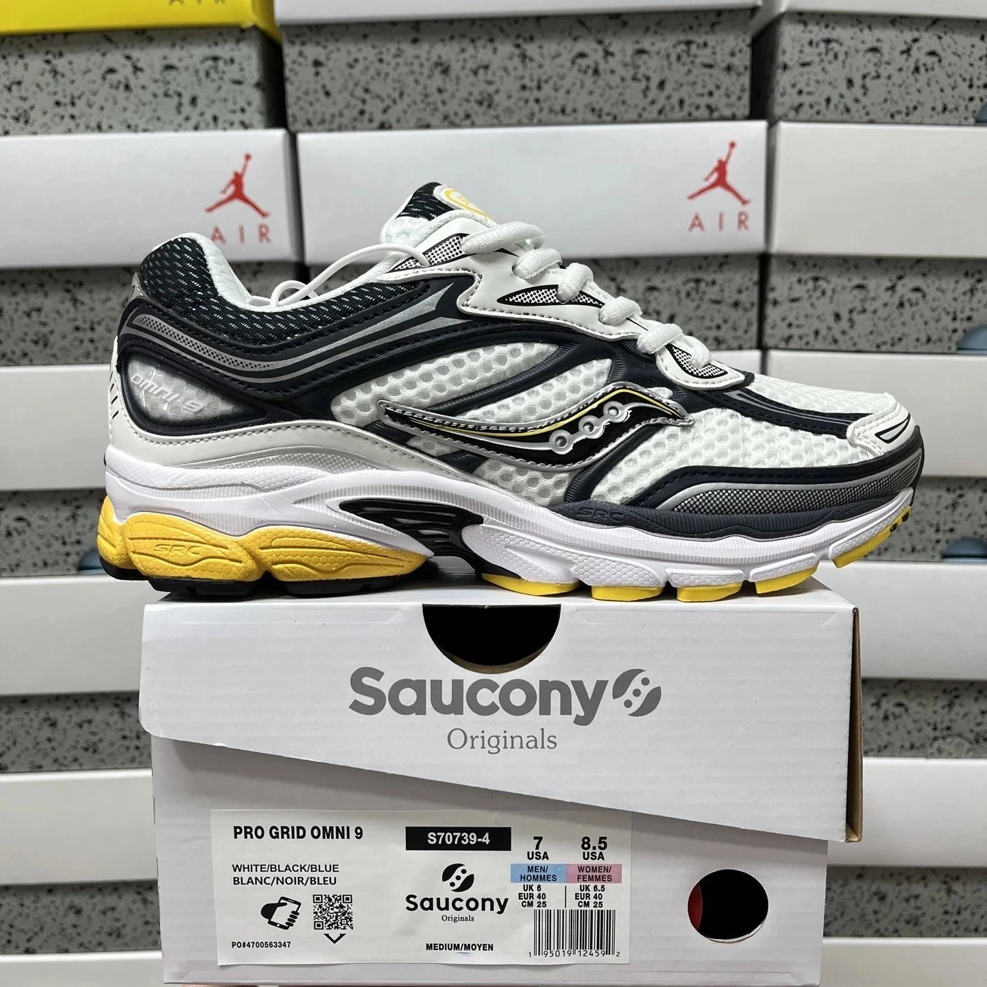 S70739-4 White Black Yellow