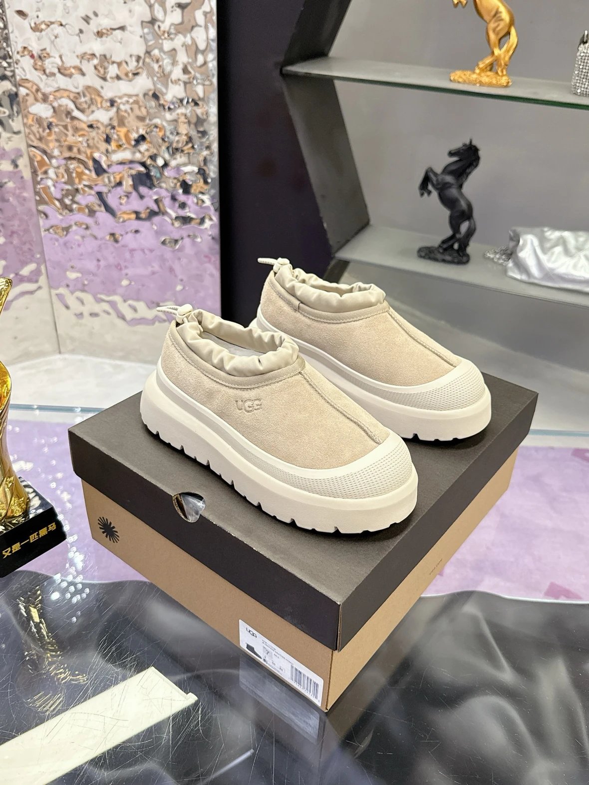 【王一博同款】UGG冬季新款男女同款（情侣款）塔斯曼时尚单鞋 Ugg秋冬上新毛毛鞋，雪地靴 男女同款~帅气的一脚蹬，懒人鞋，穿脱超方便~翻毛牛皮面料~鞋底是原版鞋底开模，不是便宜的橡胶发泡