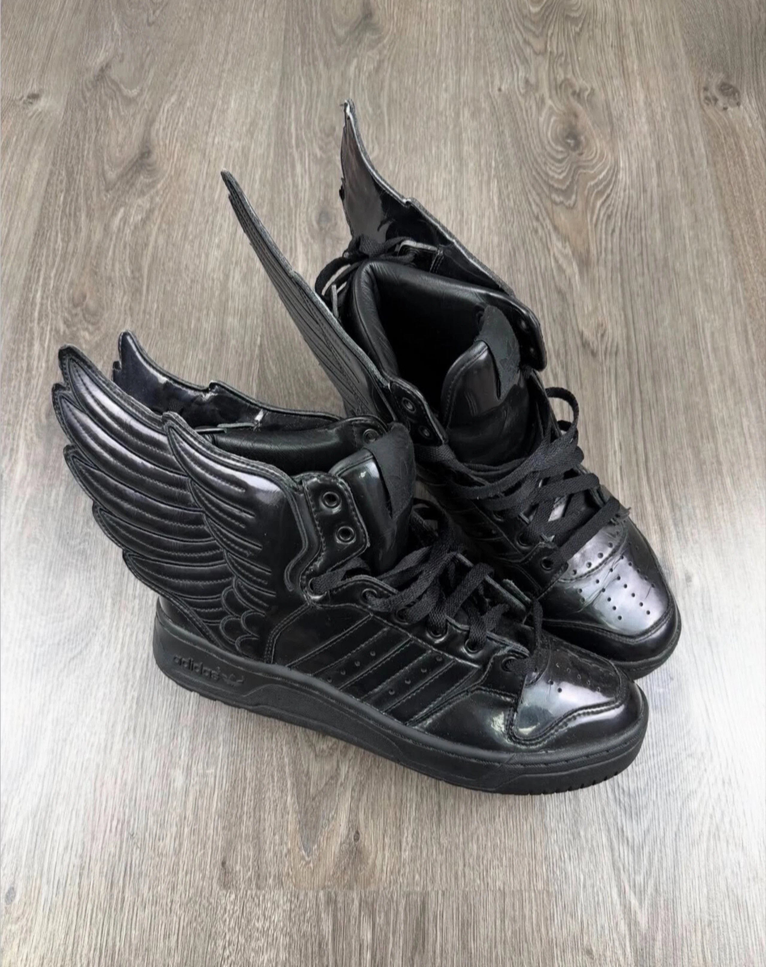 【 New Product in Stock 】 The strongest independent Jeremy Scott wing shoes, black and white high top shoes, skinny style versatile shoes) 【 No support for returns or exchanges, default agreement upon purchase 】
