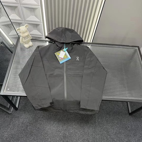 💰 New Jacket Recommendation for 169⭐On Running Seam-Sealed Hard Shell Jacket🪡 All Tags Intact, Consistent with Official Website, Zoom in to See Details📷 Real Photos Taken with Original Camera Color: Black Size: L-4xl L (80-105lbs) XL (105-120lbs) 2XL (120
