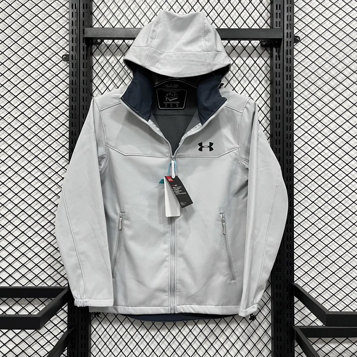 【Softshell Jacket】Price: $218💰 High-Altitude Mountaineering Edition🪐 Top-Selling Retail Style, Clearance Sale! Softshell Under Armour Fleece-Lined Hooded Zippered Solid Color Long Sleeve Waterproof Windproof Jacket, Unisex, Black & Charcoal Grey, Sizes M-4XL
