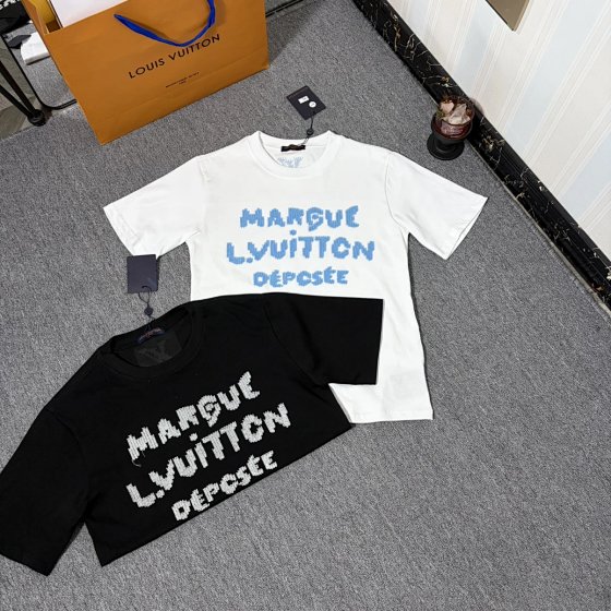 【 In stock 】 High version L-V three-dimensional hollow embroidery pixel style letter short sleeved T-shirt for couples, both men and women, light luxury pure cotton half sleeves with three complete labels