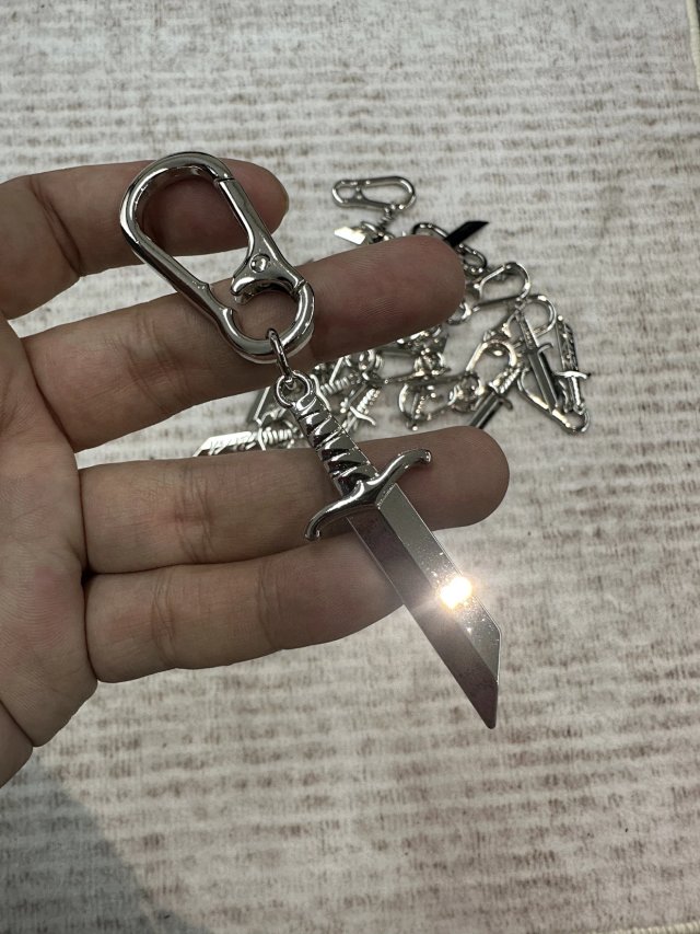 Throwing Knife Pendant: seller detail photo 1