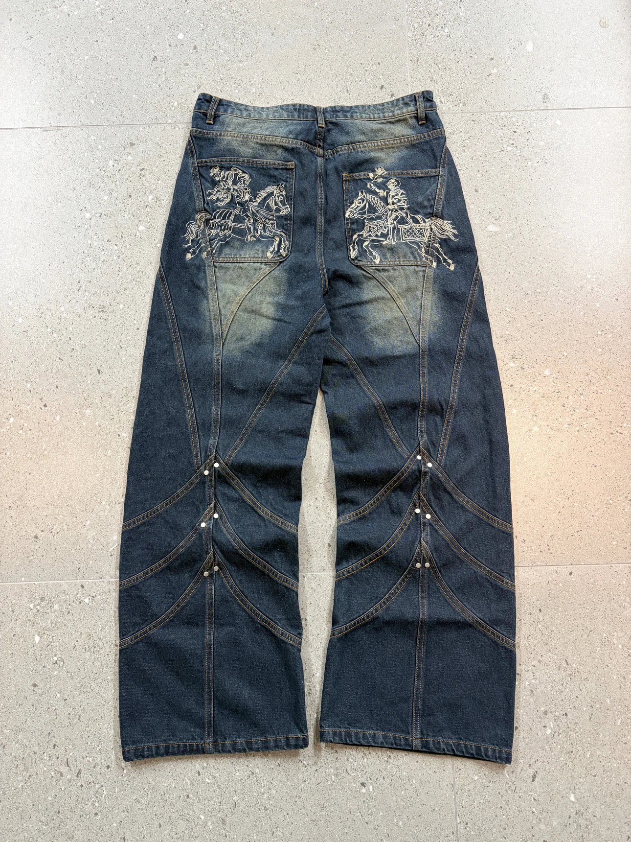 盔甲牛仔裤