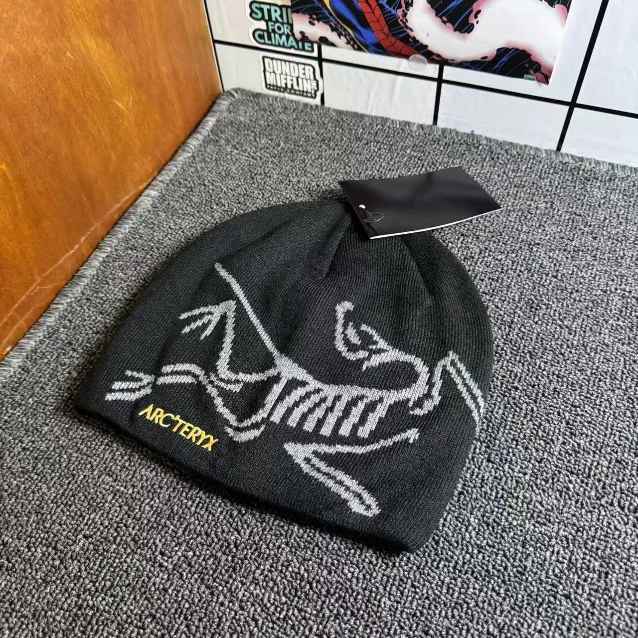 Arteyx's birthbird, knitted to warm letter embroidered Logo, velvet cap to climb snowhill with a knitted hair hat.