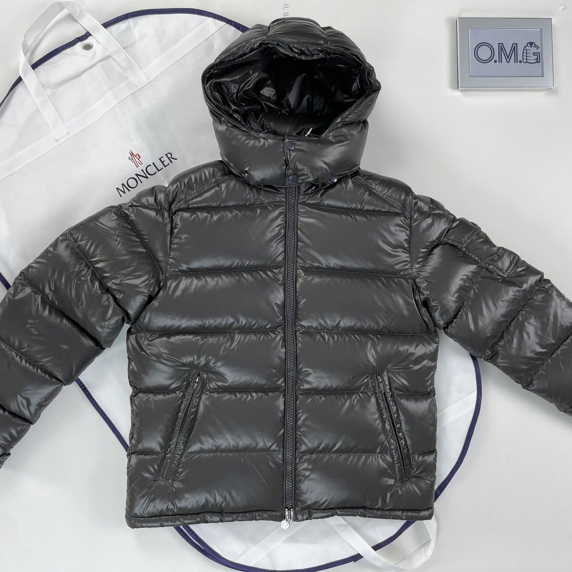 maya dark grey  from O.M.G
