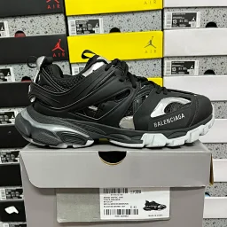 thumbnail for 【GOOD Edition 1】Three generations of sneakers Track series