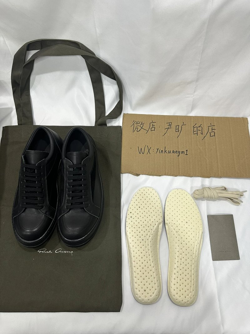 Shoes from Yin Kuang's Shop