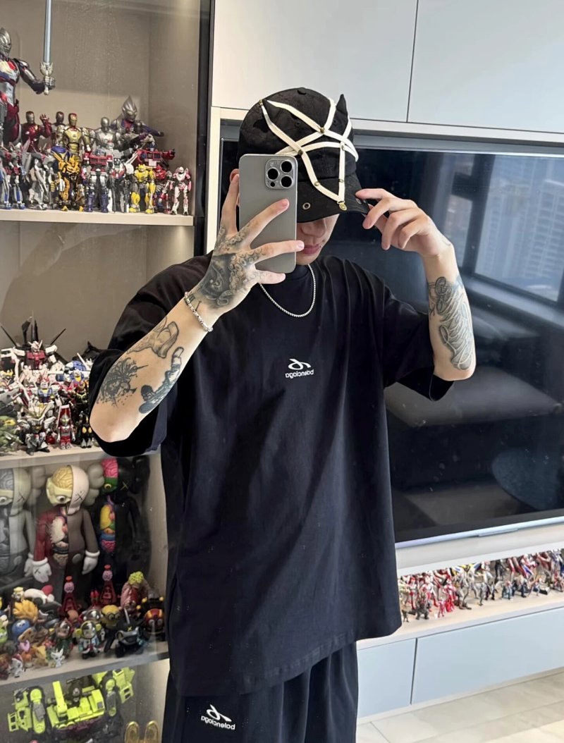 Tee from Yin Kuang's Shop
