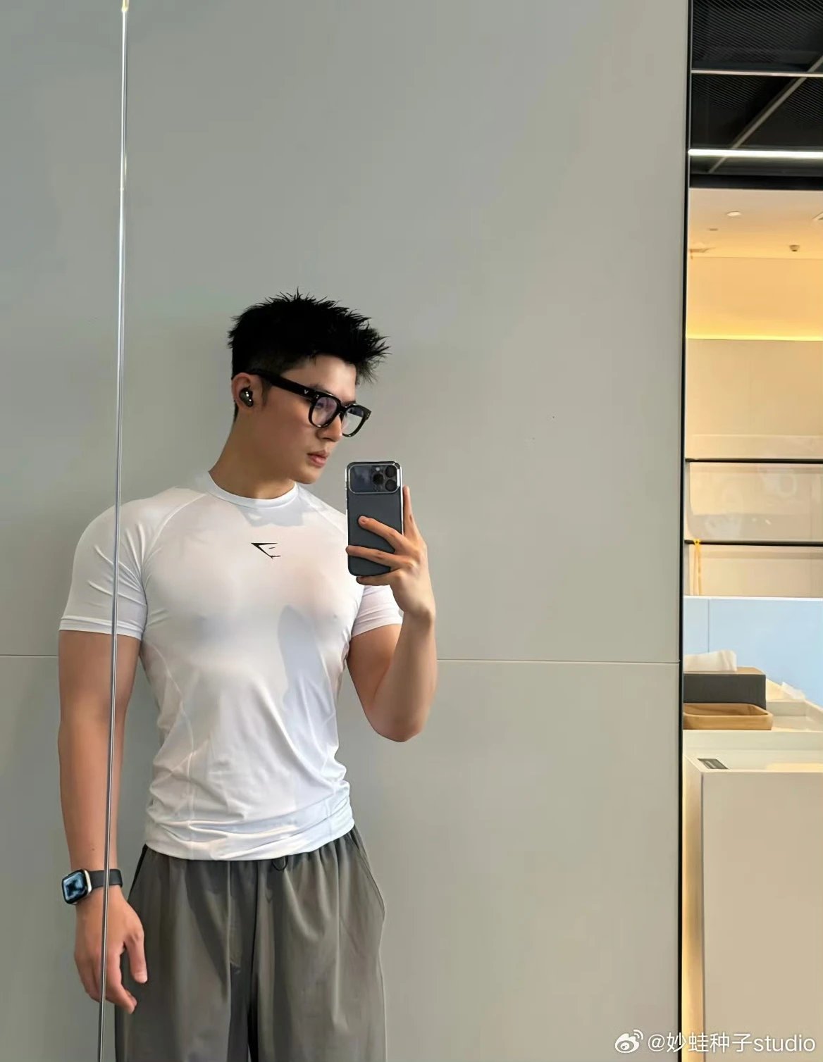 Bulbasaur Presents Non-Shark Original Design White Fitness & Sports Logo Tee Custom Quick-Dry Fabric / Four-Needle Six-Thread Construction / Y-Grade Accessories