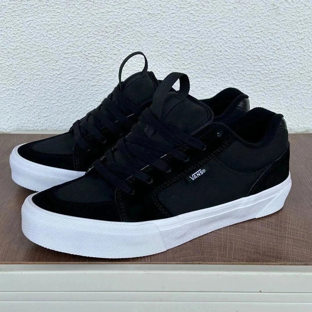 Vans Chukka Pro Black / White Skateboard Shoes