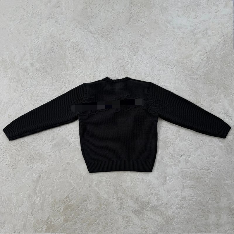 185¥  Crochet Applique Knit Crew- Triple Black