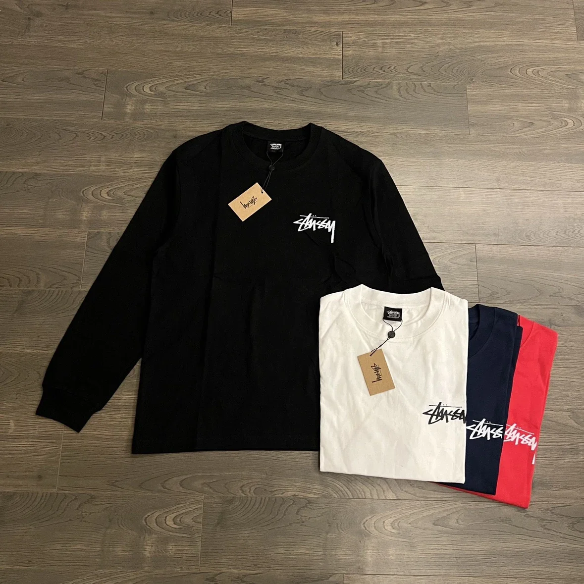 Original production 25SS Stussy Stussy Dice Limited Logo Print Couple Round Neck Long Sleeve T-shirt Stussy originated from the surfing mecca of Southern California in the United States and