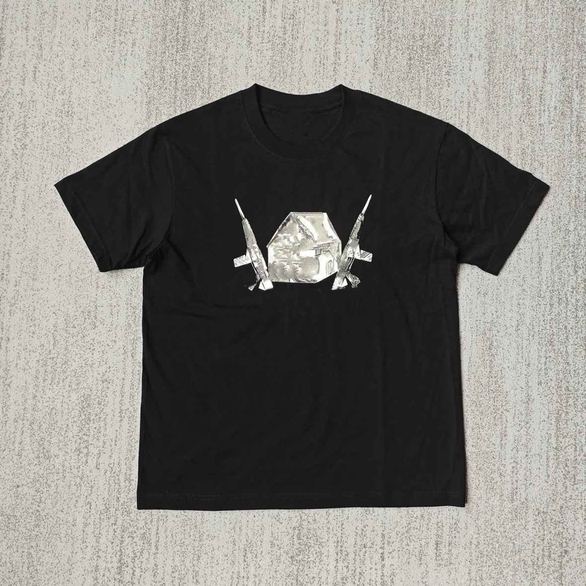 Room gun short sleeved T-shirt