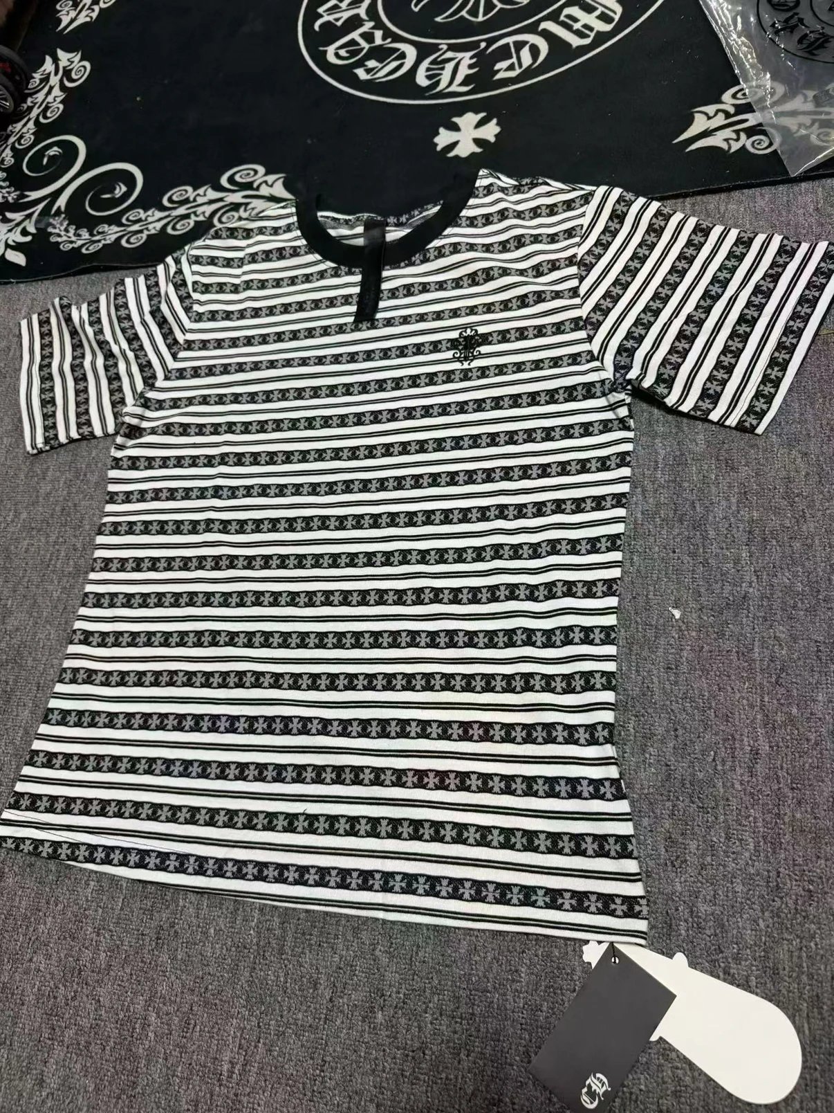 In Stock Same-Day Shipping | Chrome Hearts x Qiudao Fish Exclusive Full-Print Cross Knit Short-Sleeve Tee, New Arrival with Real Photos, Ships Same Day