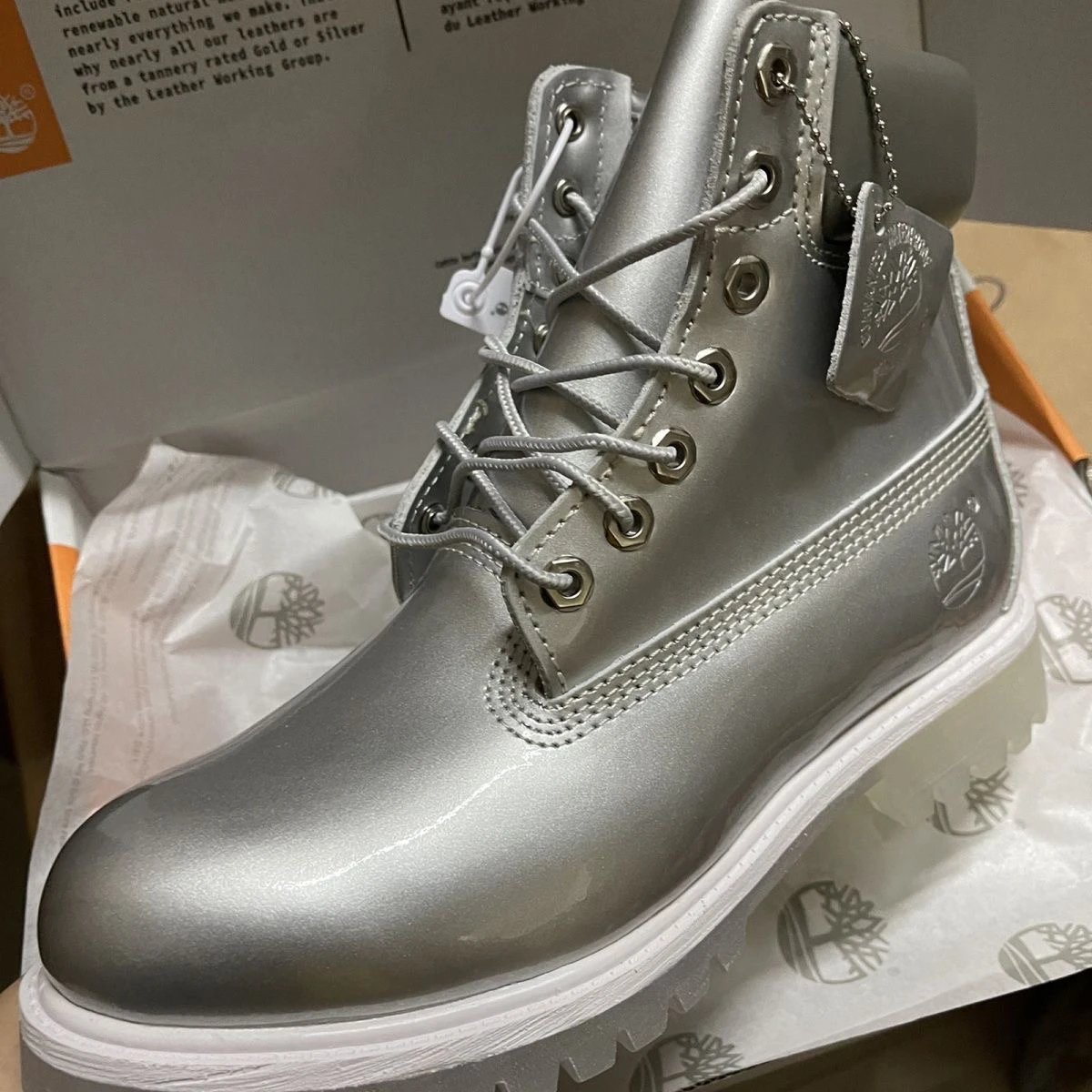 Timberland Veneda Carter联名款 银色/黄色高筒马丁靴漆皮添柏岚马丁靴工装靴大黄靴