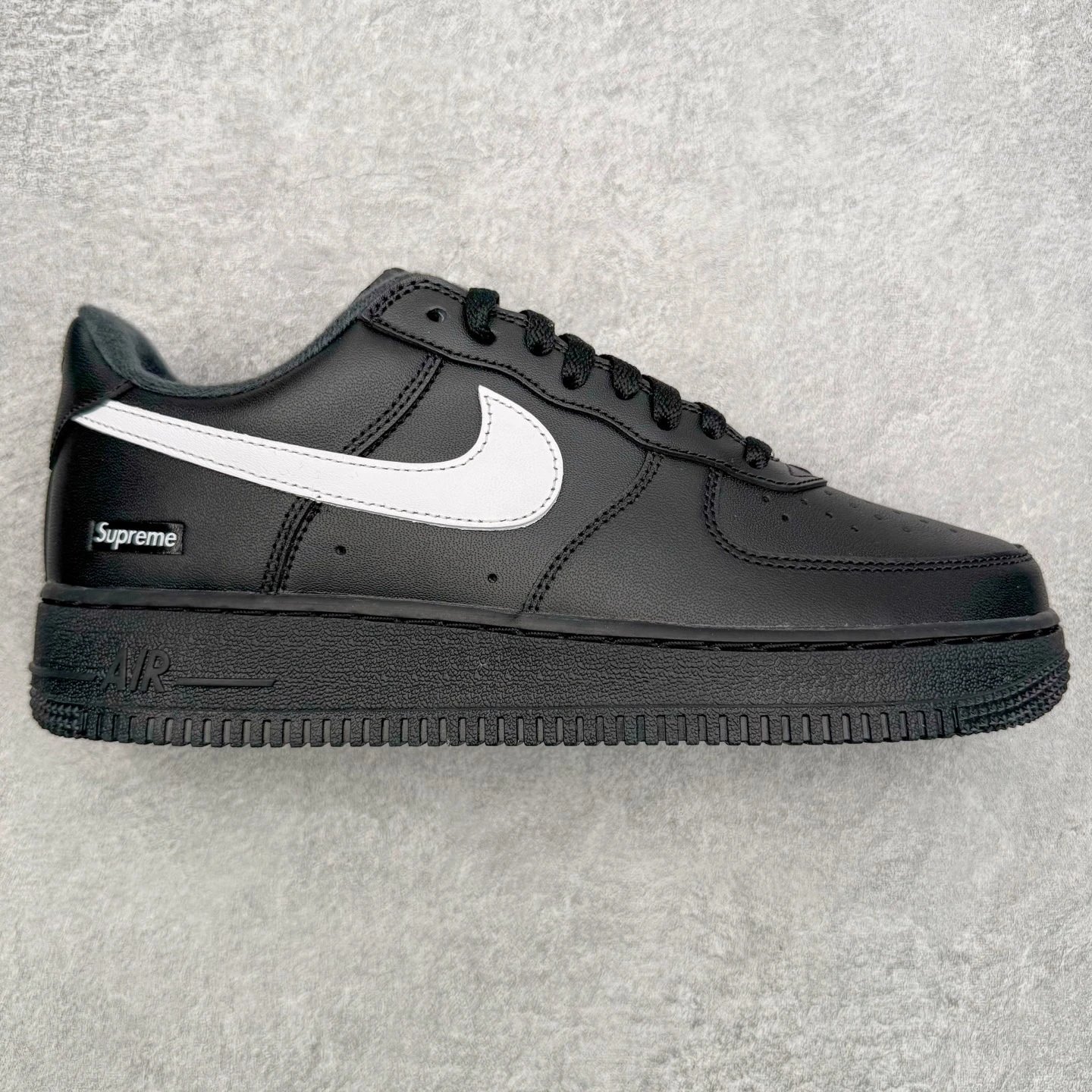Supreme Black/White CU9225-002