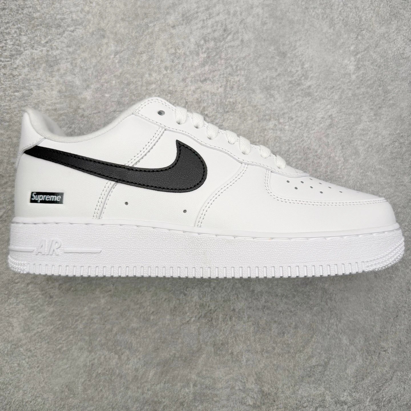 Supreme White/Black CU9225-102