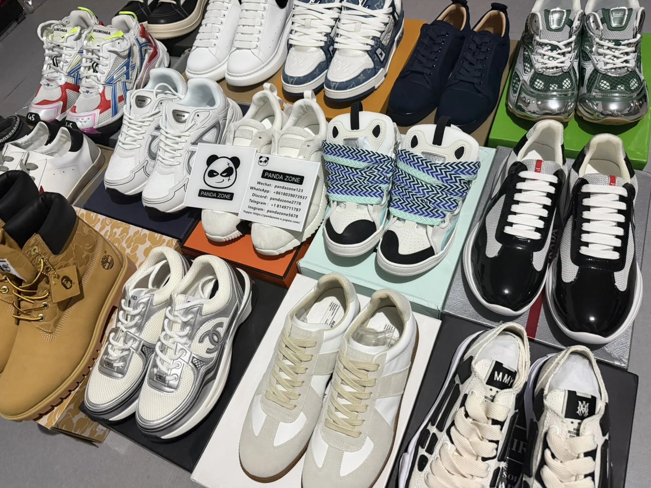 V Luxury High-End Shoe Blind Box Collection (Once an order is placed, returns and exchanges will not be accepted)