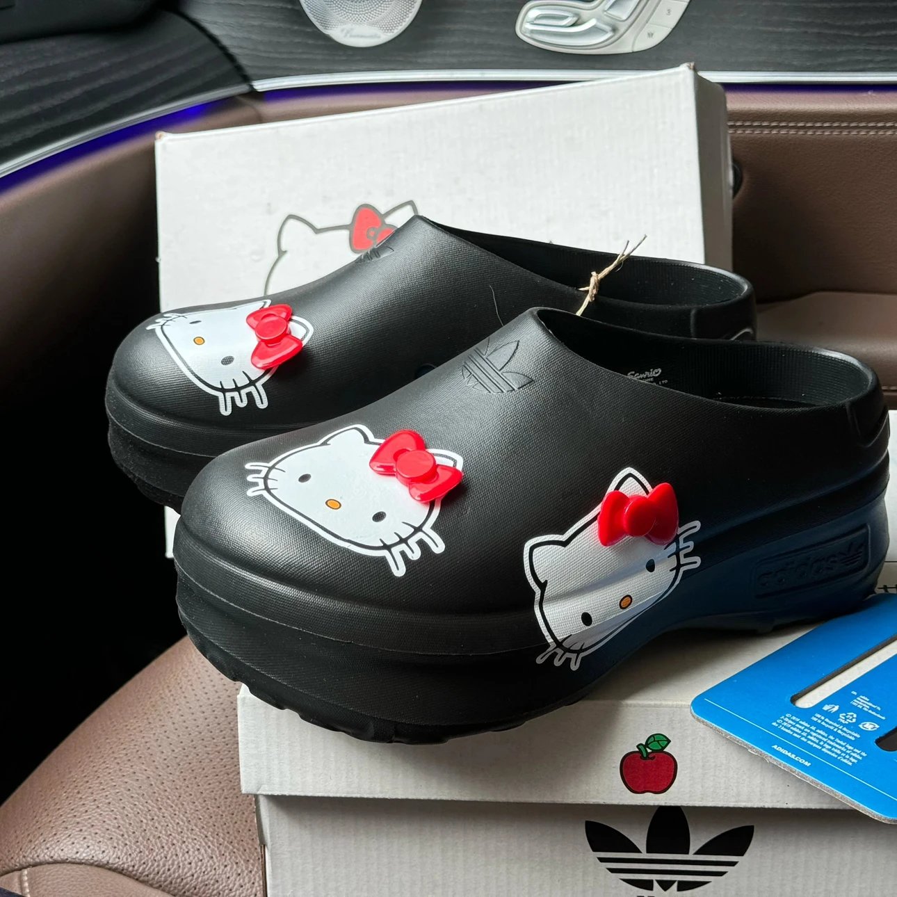 Hello Kitty x AdiFOM StanSmith Mule