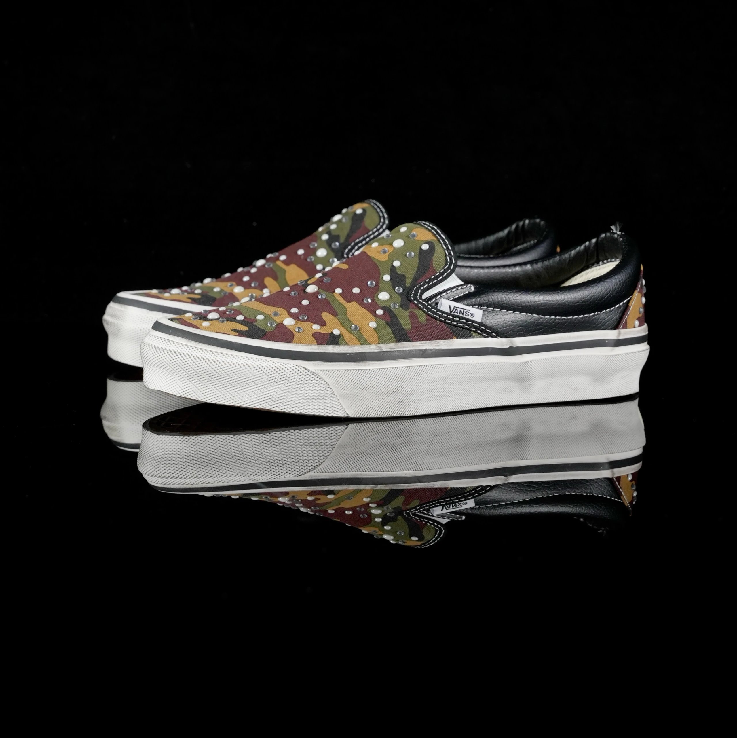 Green camouflage rivet