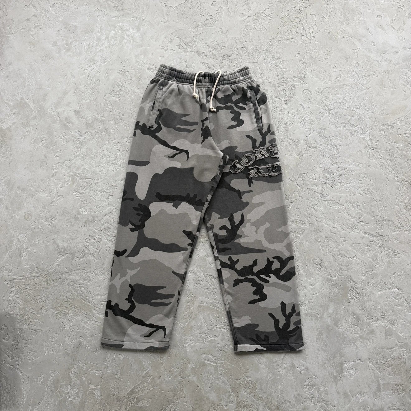 Diplomatic open hem sports pants