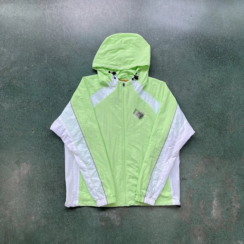 59¥ windbreaker in mint