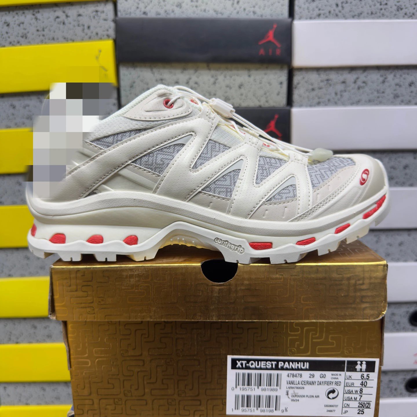 Greyish red 478478