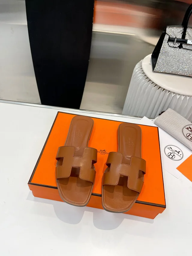 Hermès Slippers Oran H Slide Sandals product detail image 1