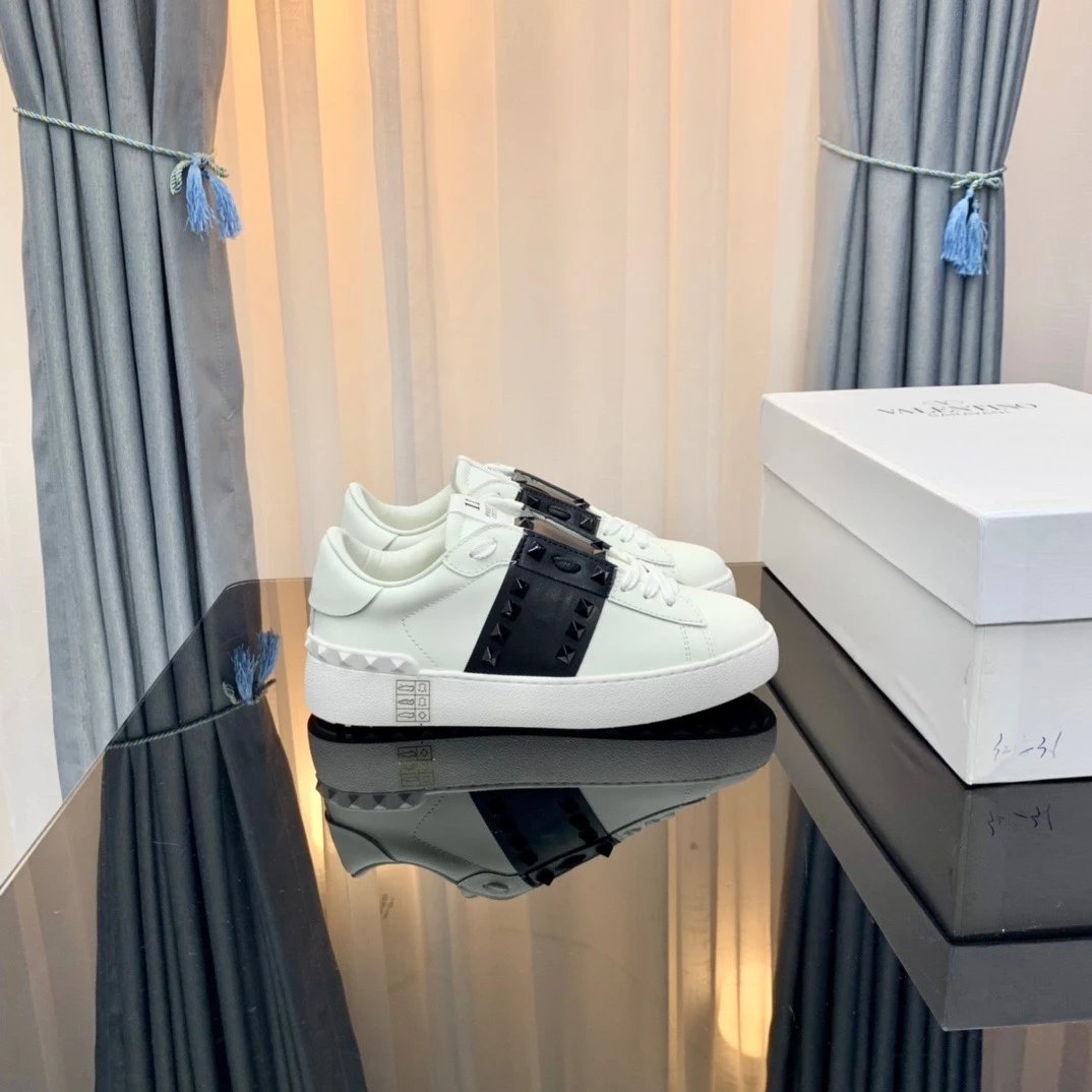 Valentino Rockstud W