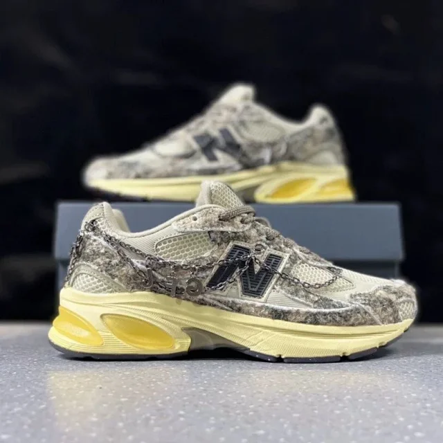 New Balance Sneakers Mesh Panel product detail image 1