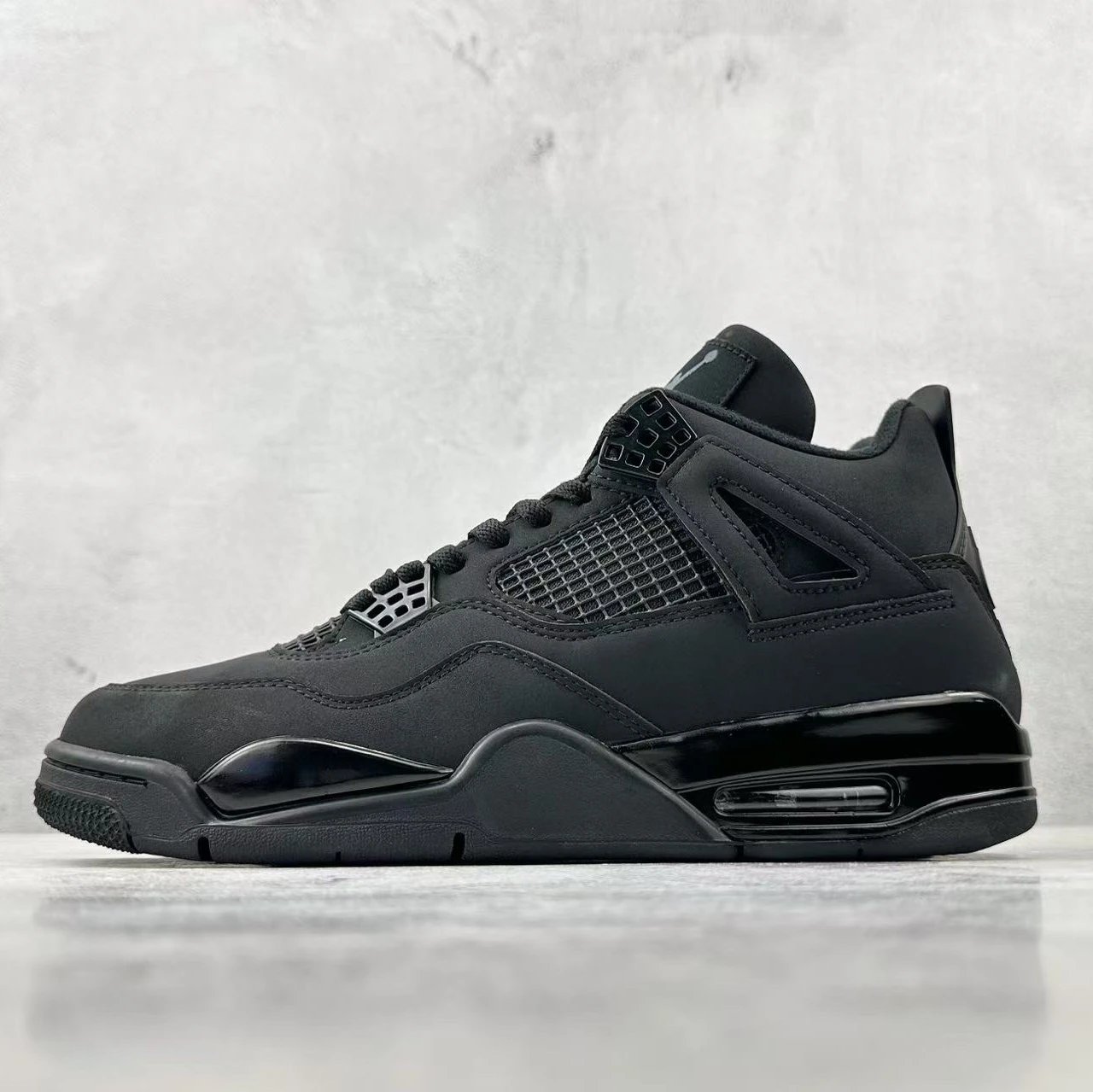 Jordan Sneakers Air 4 — 6new black cat