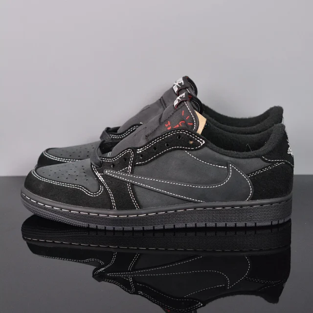 Nike Sneakers Low-Top with Reverse Swoosh product detail image 8