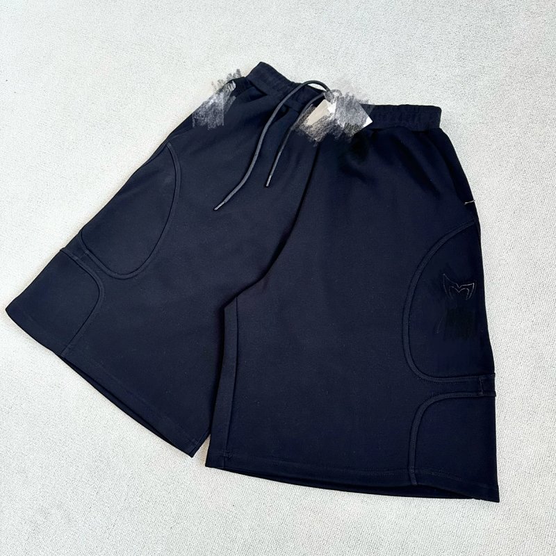 （Mertra Split Panel Shorts｜Black）