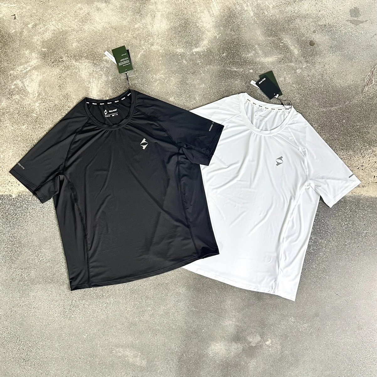 T02 Day * Quick drying Performance Short Sleeve Tee