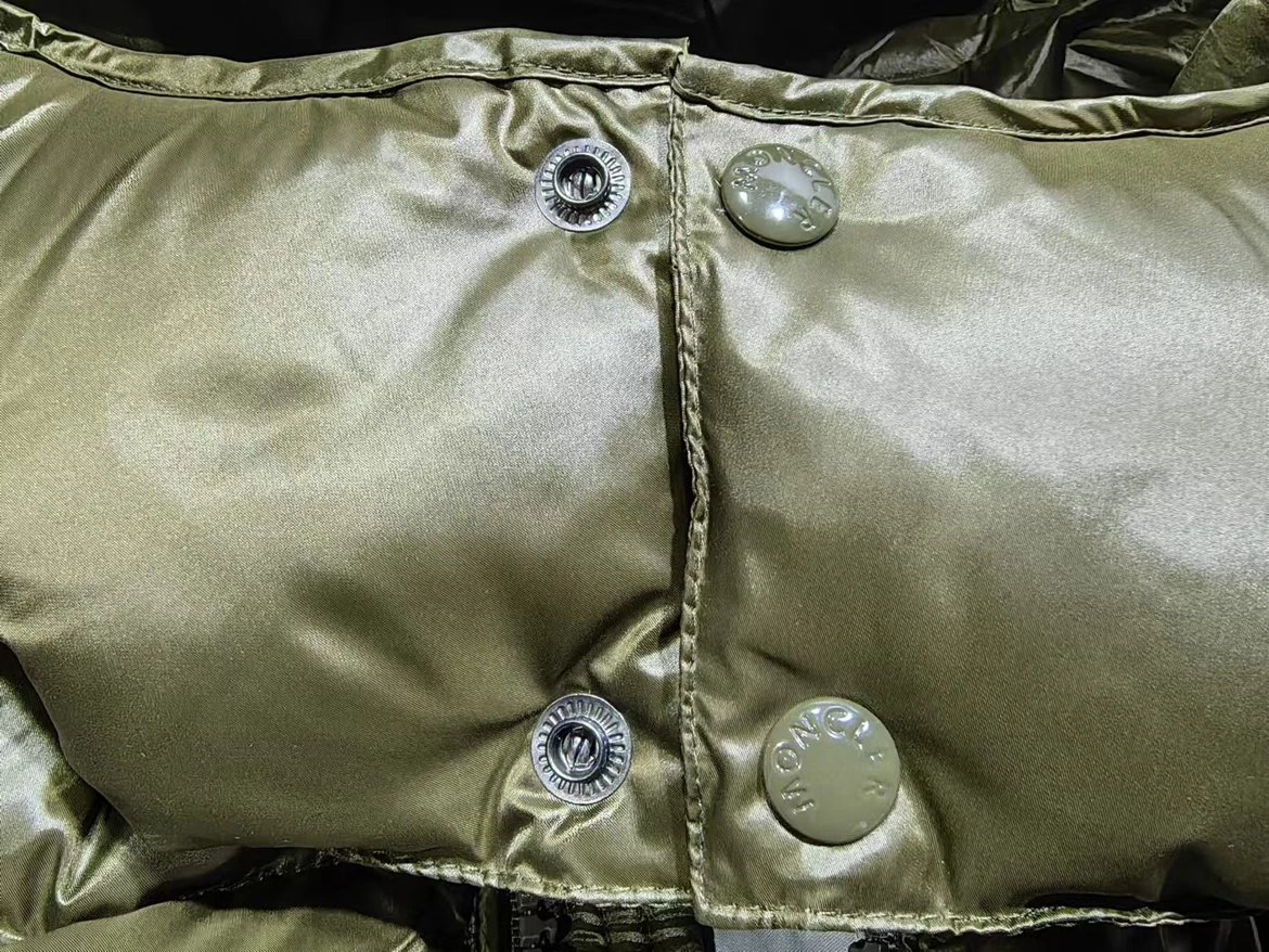 Stone Island Jacket - Premium Outdoor Windbreaker in Multiple Colors