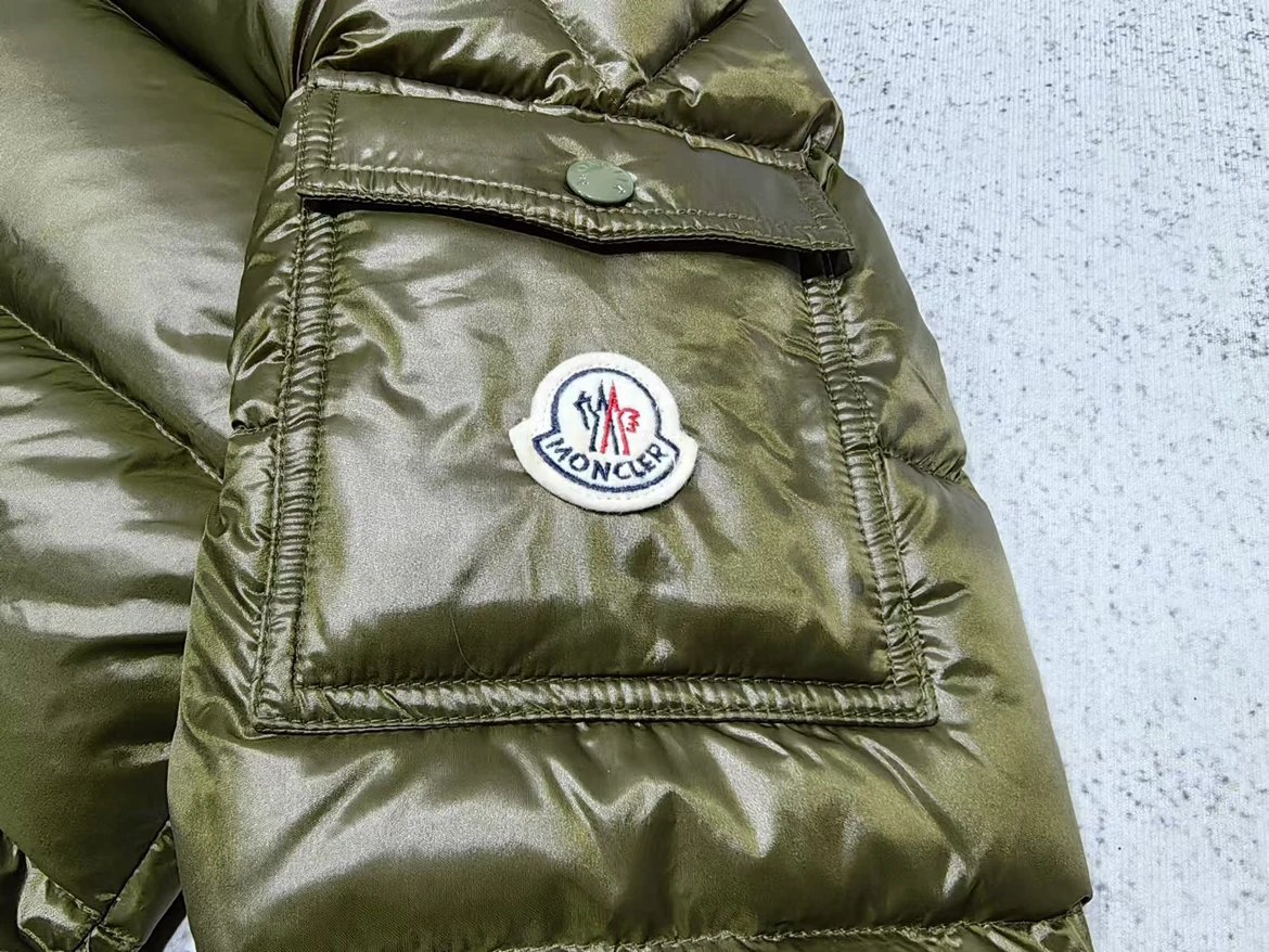Stone Island Jacket - Premium Outdoor Windbreaker in Multiple Colors