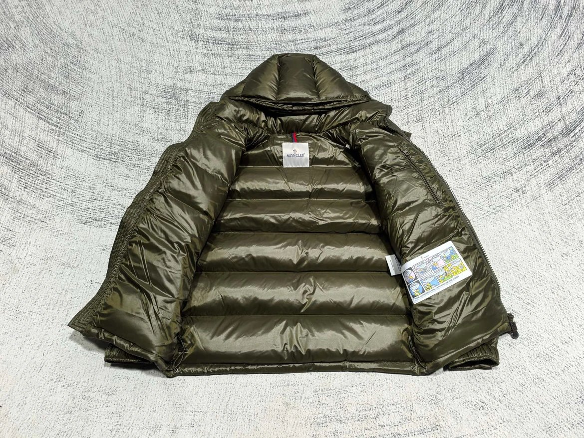Stone Island Jacket - Premium Outdoor Windbreaker in Multiple Colors