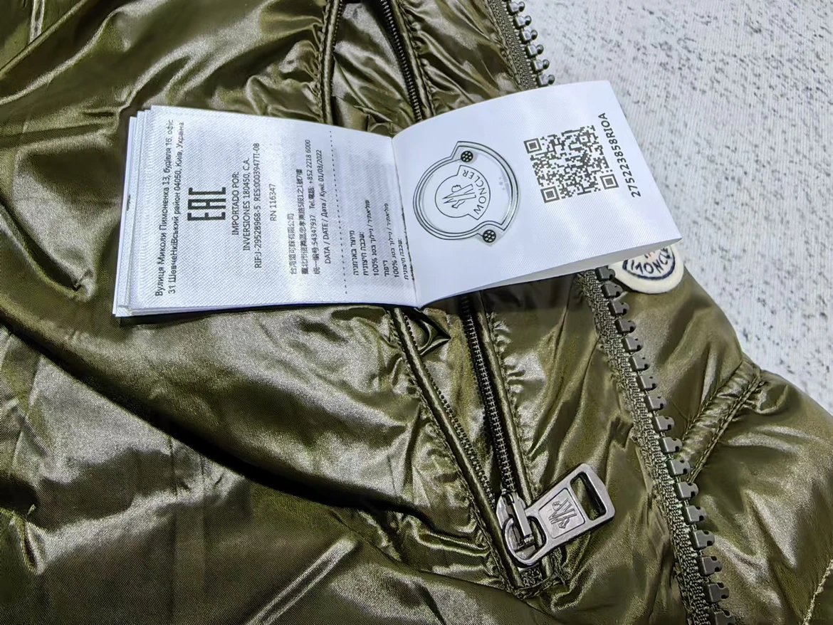 Stone Island Jacket - Premium Outdoor Windbreaker in Multiple Colors