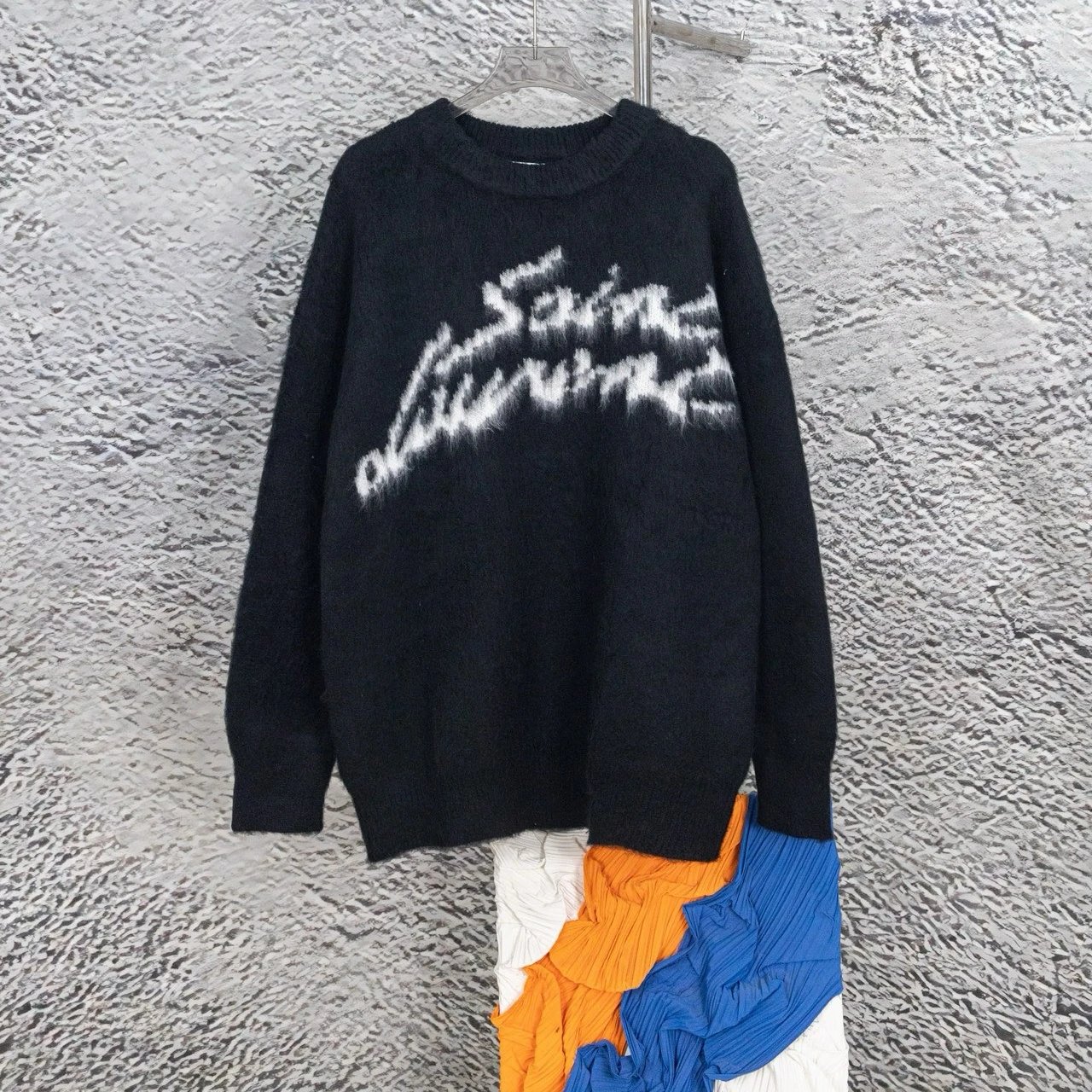 712 Black