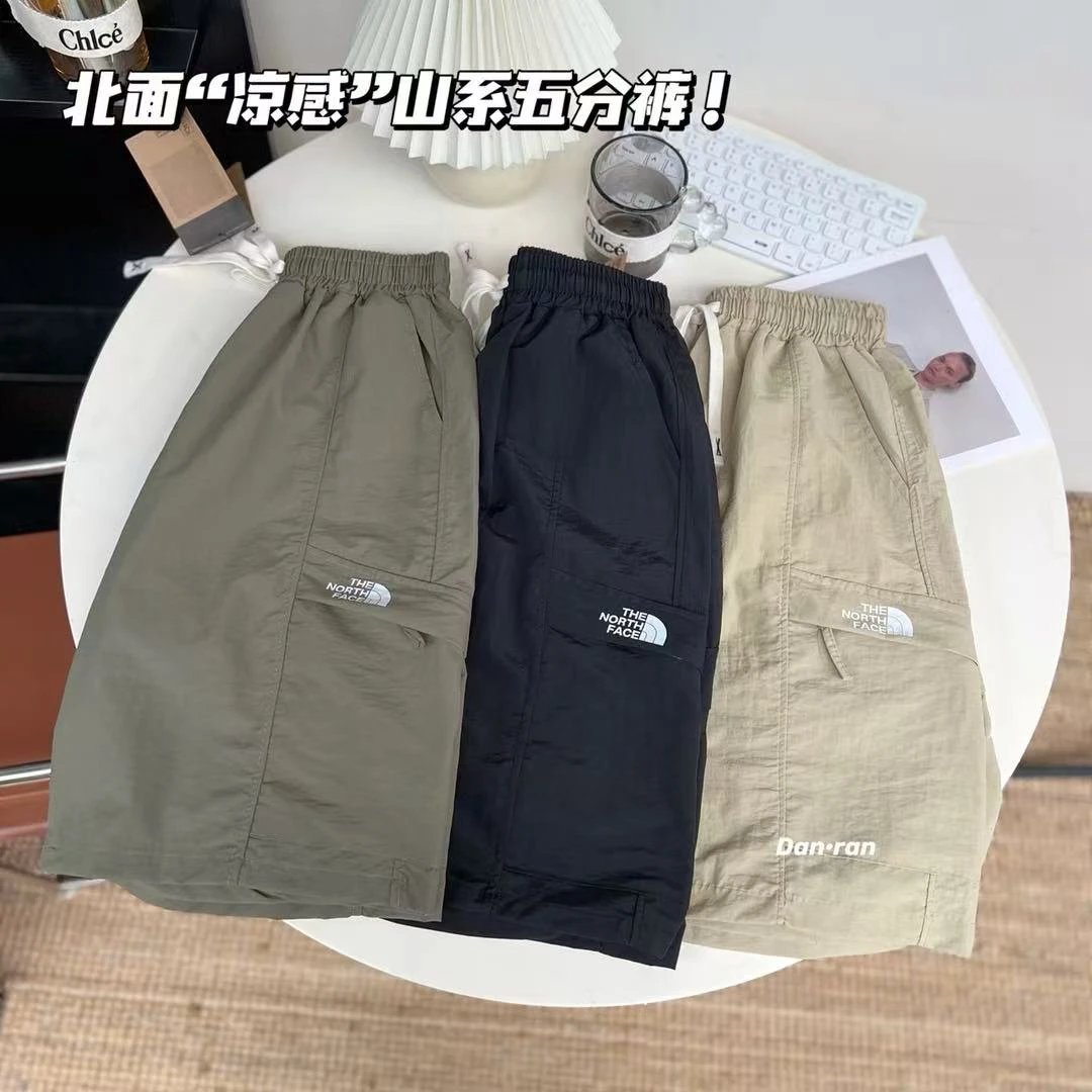 THE NORTH FACE Mountain Cargo Shorts