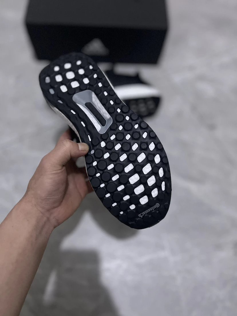 巴斯夫 真爆Ultraboost40 跑步鞋 黑白 8