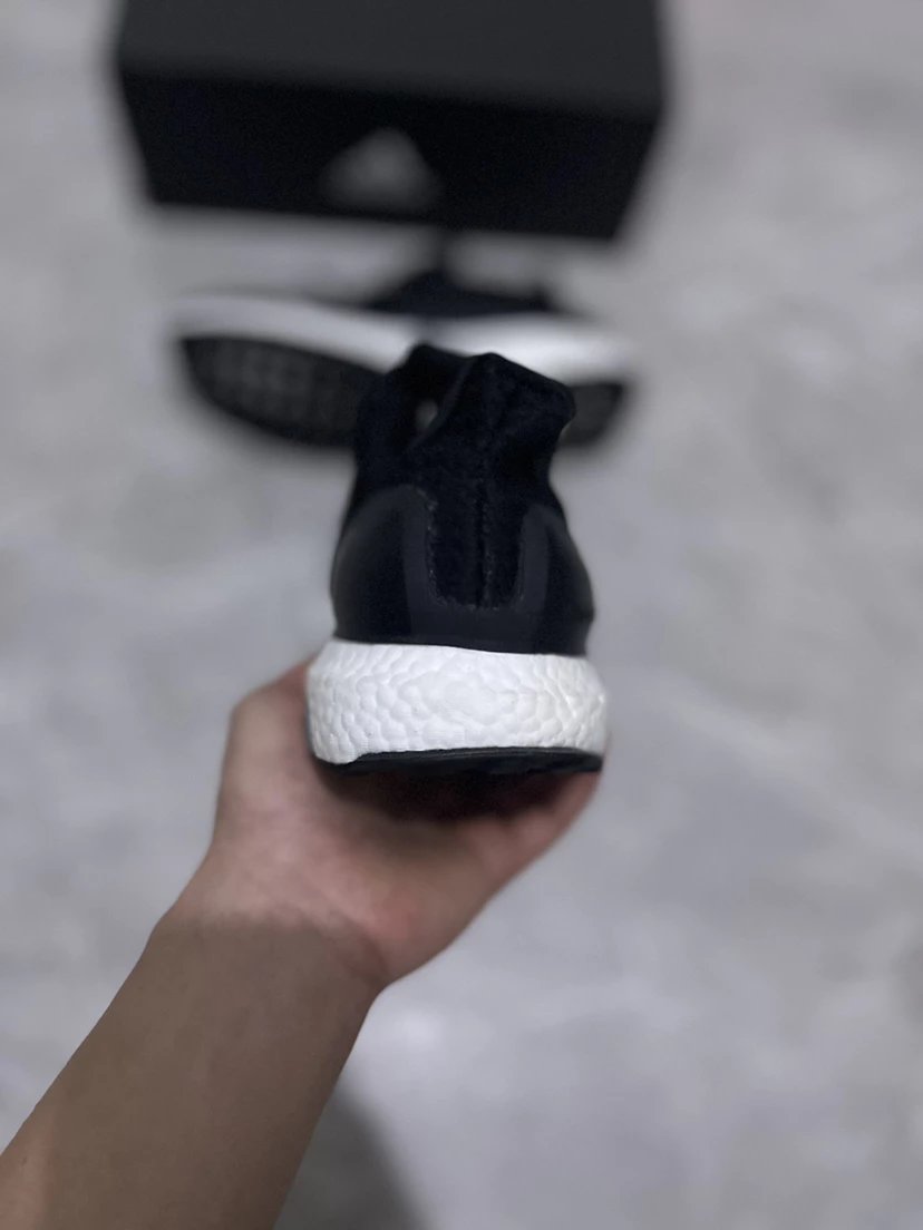 巴斯夫 真爆Ultraboost40 跑步鞋 黑白 5