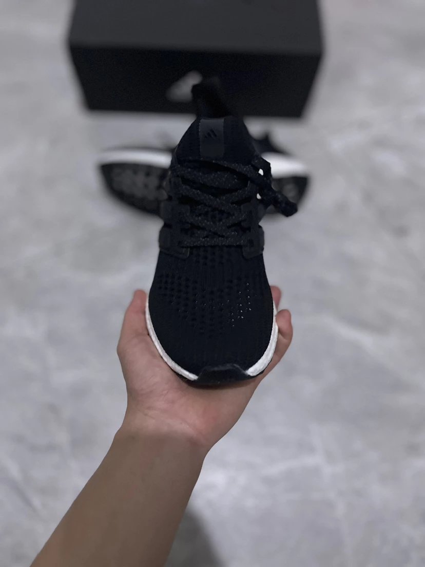 巴斯夫 真爆Ultraboost40 跑步鞋 黑白 3