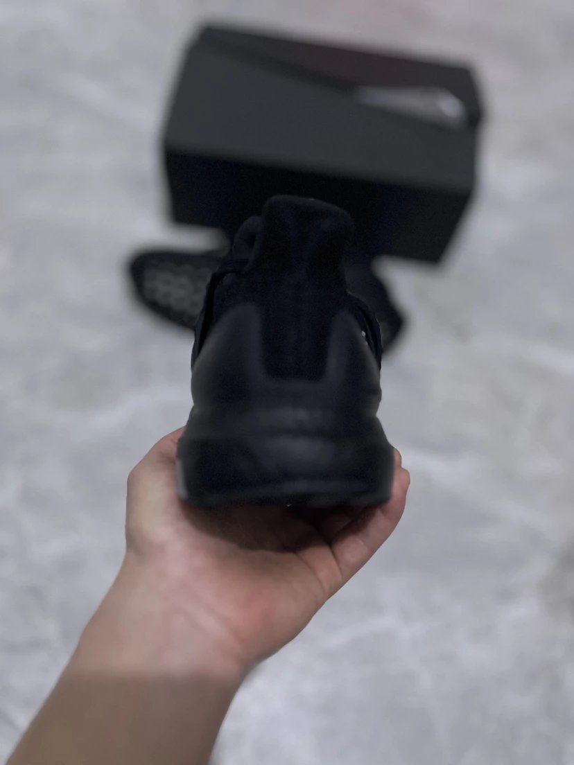 巴斯夫 真爆Ultraboost4.0 跑步鞋 纯黑 5