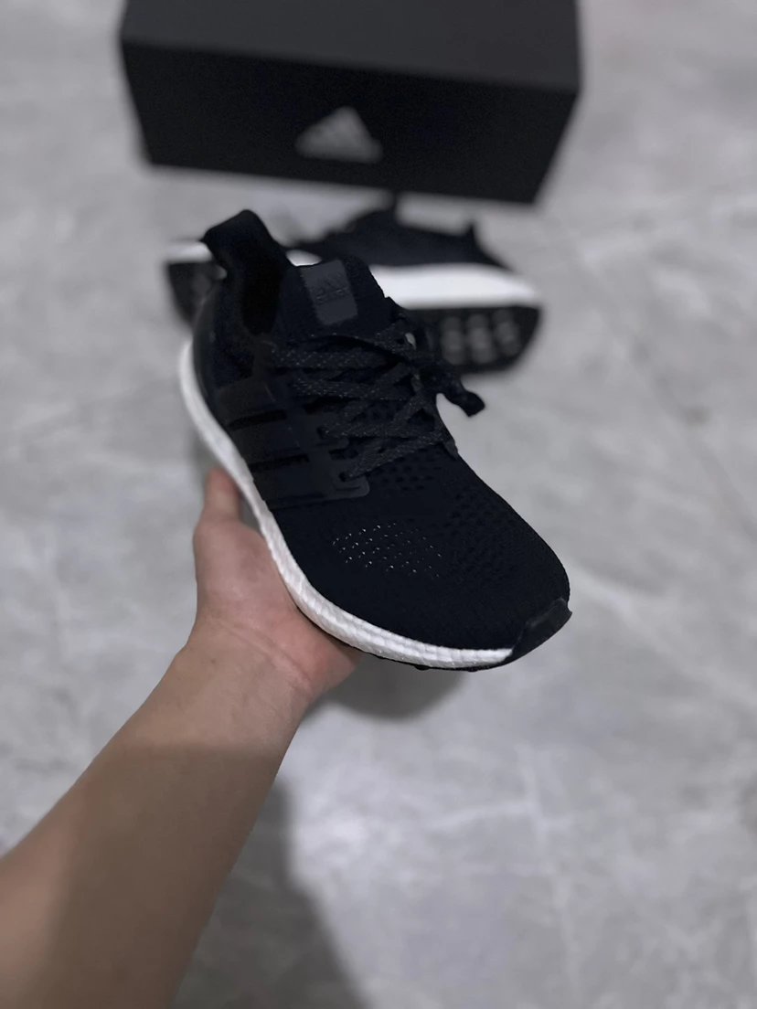 巴斯夫 真爆Ultraboost40 跑步鞋 黑白 2